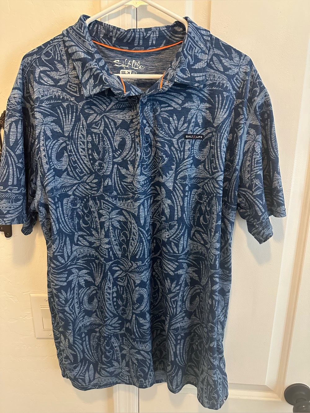 Men’s blue and white tropical print polo shirt by Salt Life size XLarge